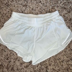 Lululemon Hotty Hot Shorts White Size 6 Low rise